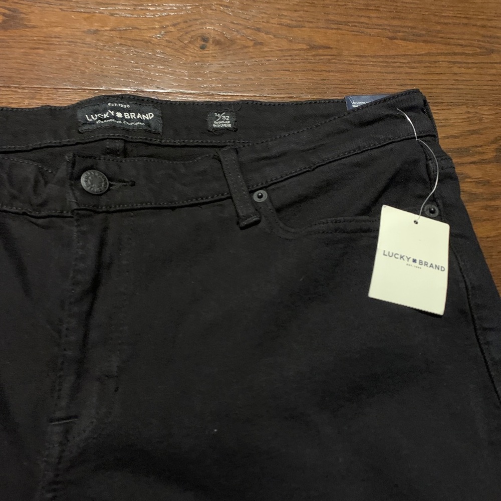 Lucky brand jeans WOMENS size 14/32 new with tags.